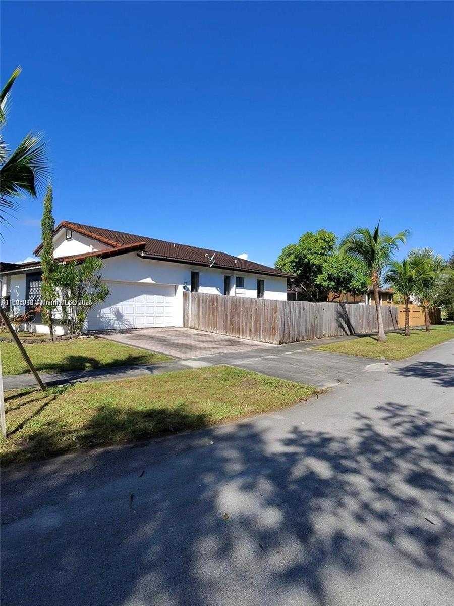 Small Image of 7821 SOUTH WEST 197TH TER, Cutler Bay Number 2