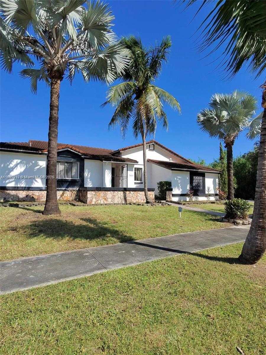 Small Image of 7821 SOUTH WEST 197TH TER, Cutler Bay Number 3