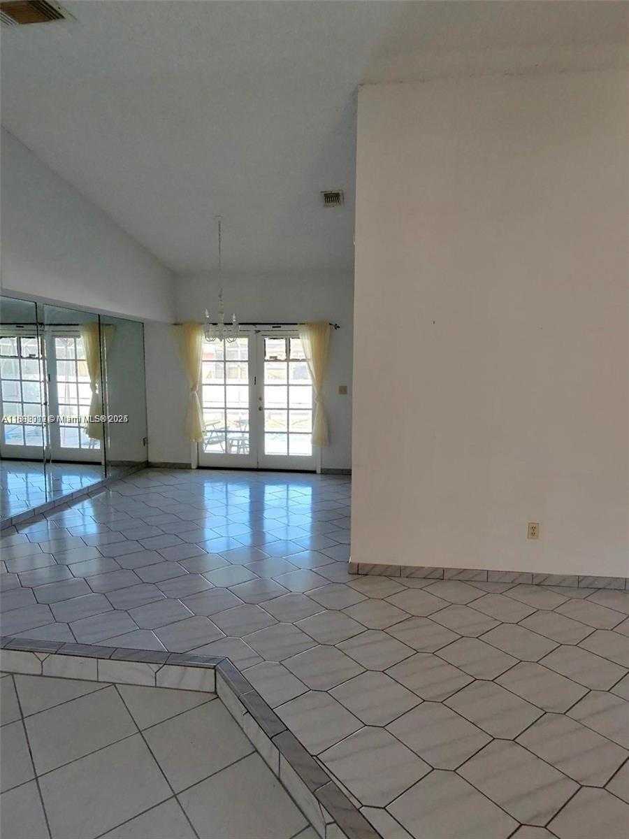 Small Image of 7821 SOUTH WEST 197TH TER, Cutler Bay Number 5