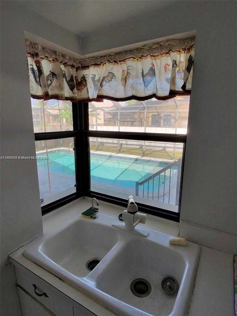 Small Image of 7821 SOUTH WEST 197TH TER, Cutler Bay Number 7
