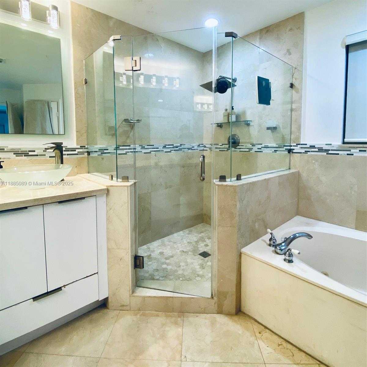 Small Image of 11361 NORTH WEST 64TH TER, Doral Number 18