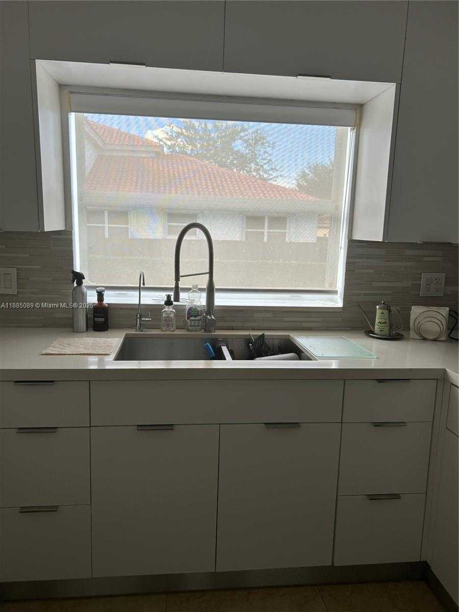 Small Image of 11361 NORTH WEST 64TH TER, Doral Number 29