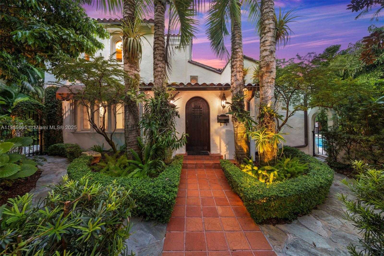 Small Image of 225 ALESIO AVE, Coral Gables Number 2