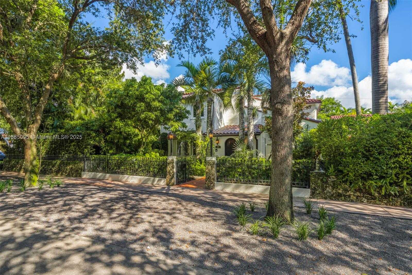 Small Image of 225 ALESIO AVE, Coral Gables Number 4