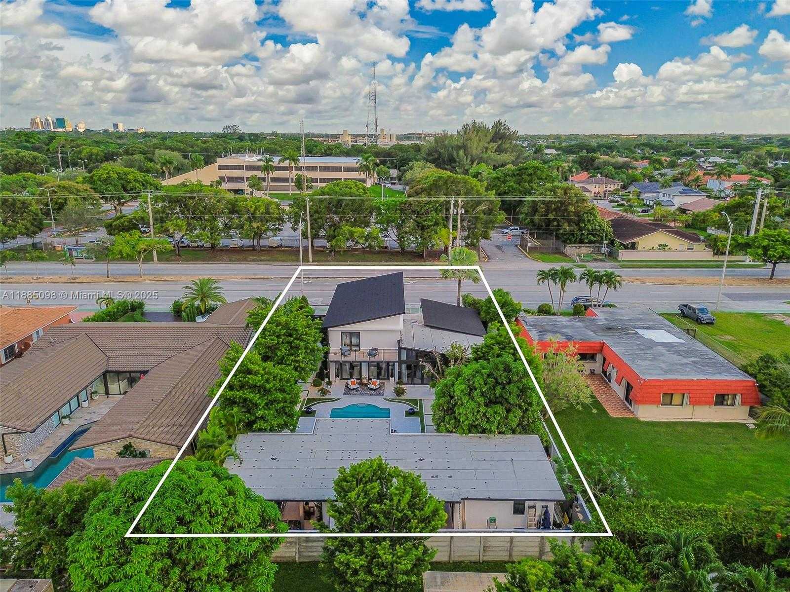 Small Image of 8761 SOUTH WEST 56TH ST, Miami Number 3