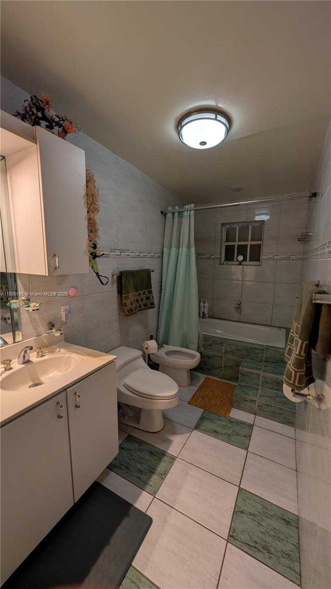 Small Image of 900 WEST 50TH PL, Hialeah Number 15