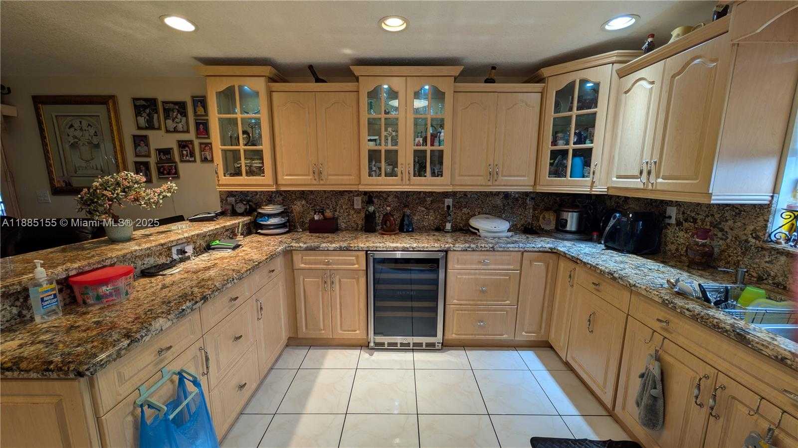 Small Image of 900 WEST 50TH PL, Hialeah Number 2
