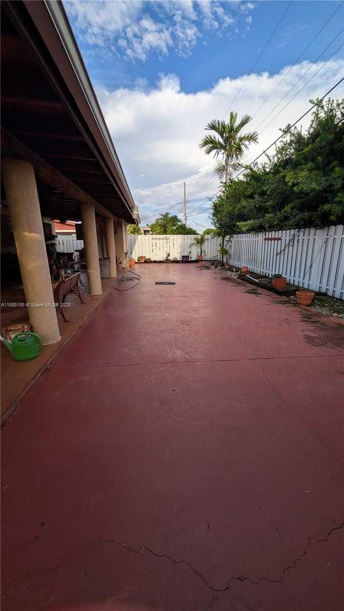 Small Image of 900 WEST 50TH PL, Hialeah Number 26