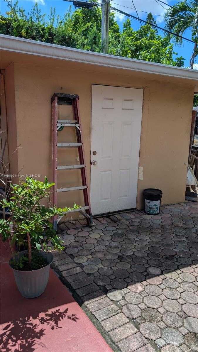 Small Image of 900 WEST 50TH PL, Hialeah Number 29