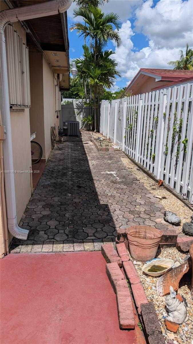 Small Image of 900 WEST 50TH PL, Hialeah Number 33