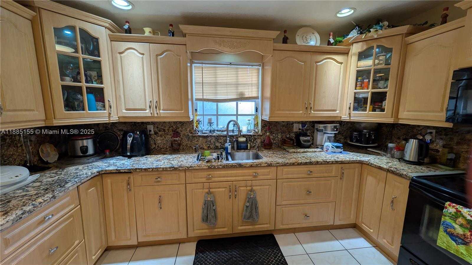 Small Image of 900 WEST 50TH PL, Hialeah Number 7