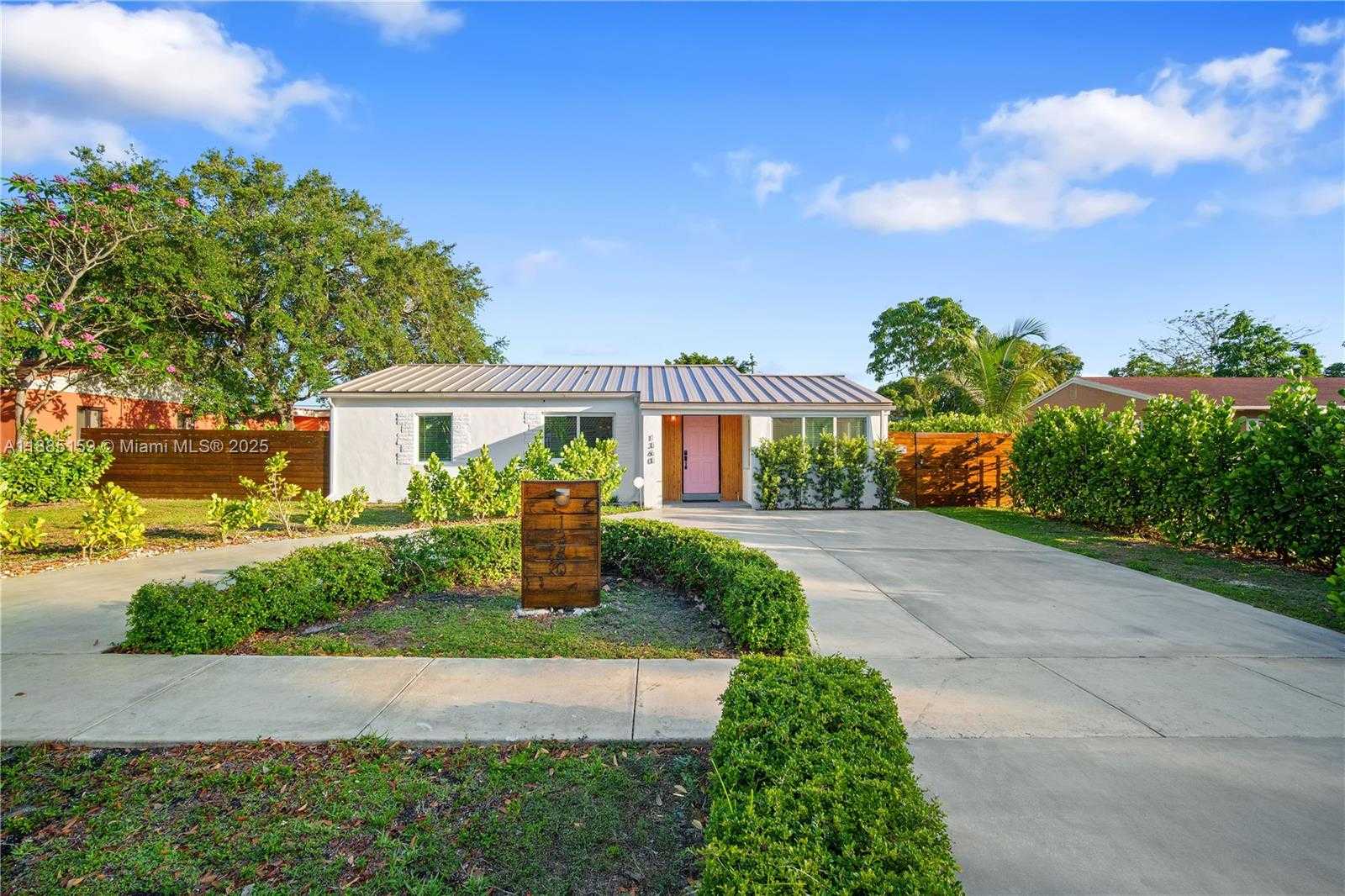 Small Image of 1360 NORTH EAST 138TH ST, North Miami Number 4