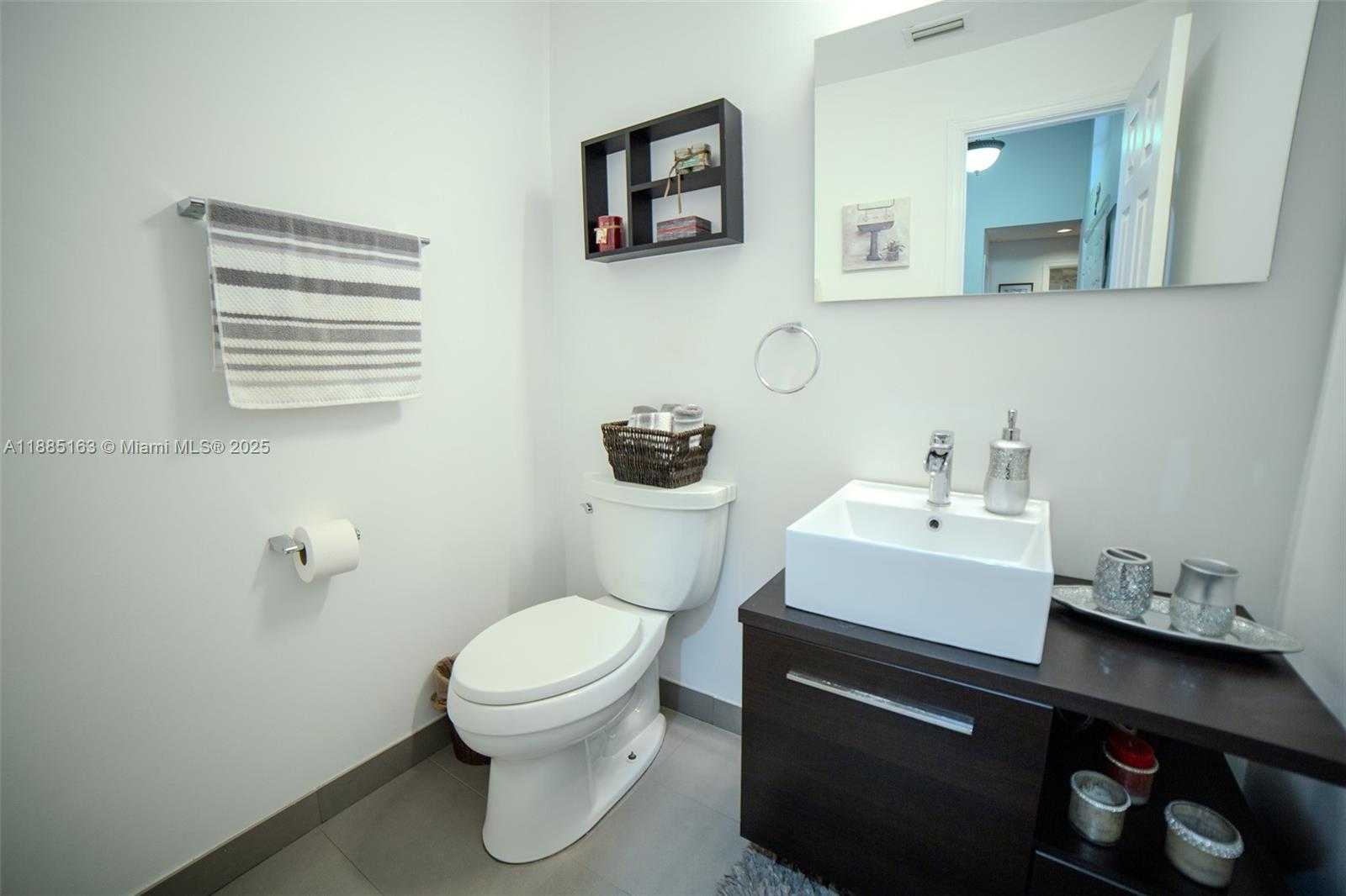Small Image of 667 CARRINGTON LN, Weston Number 17