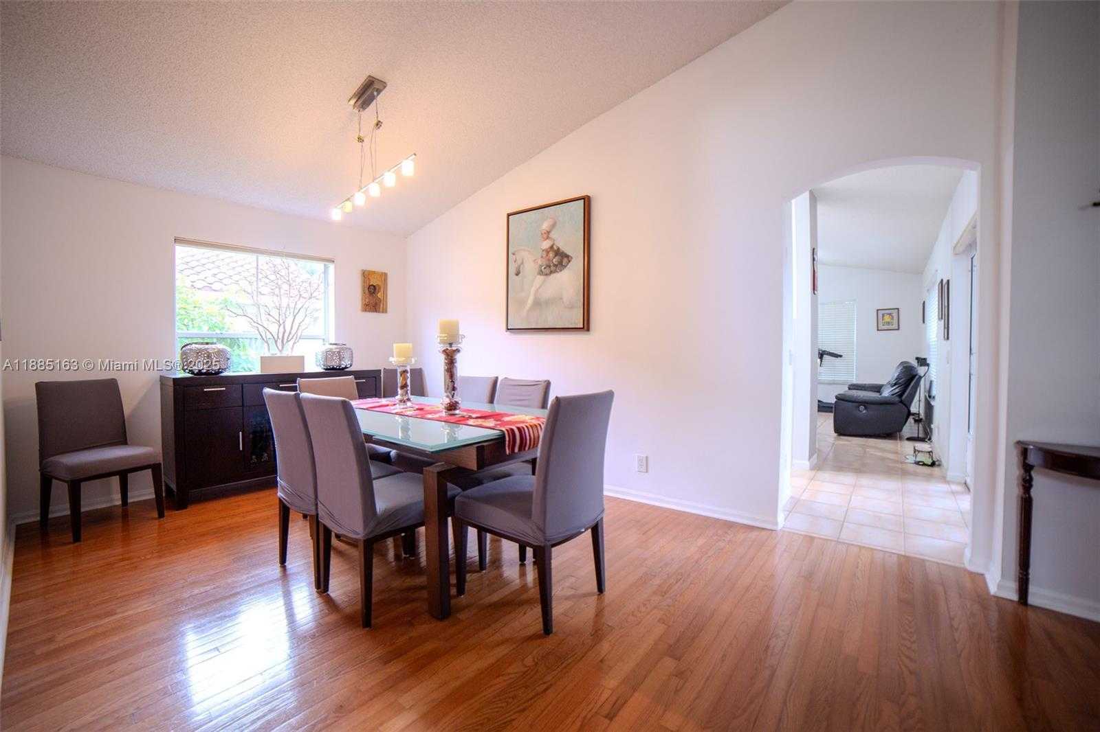 Small Image of 667 CARRINGTON LN, Weston Number 5
