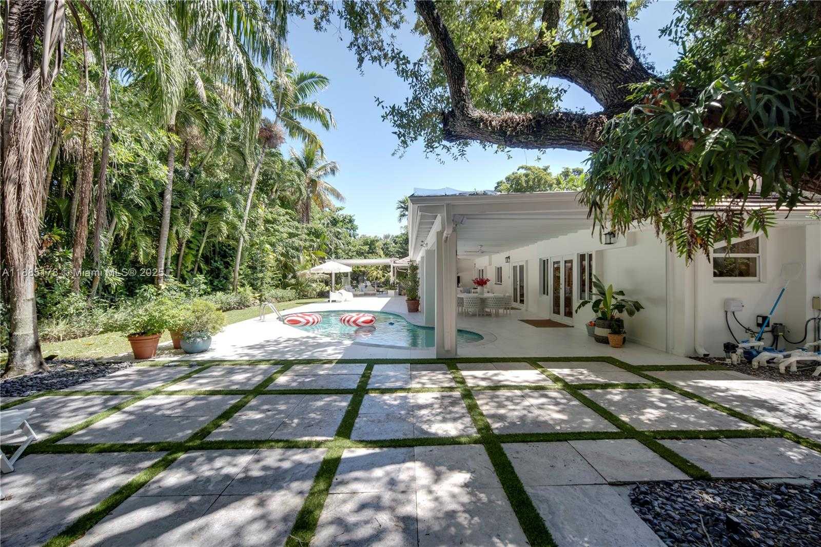 Small Image of 11905 SOUTH WEST 67TH AVE, Pinecrest Number 14