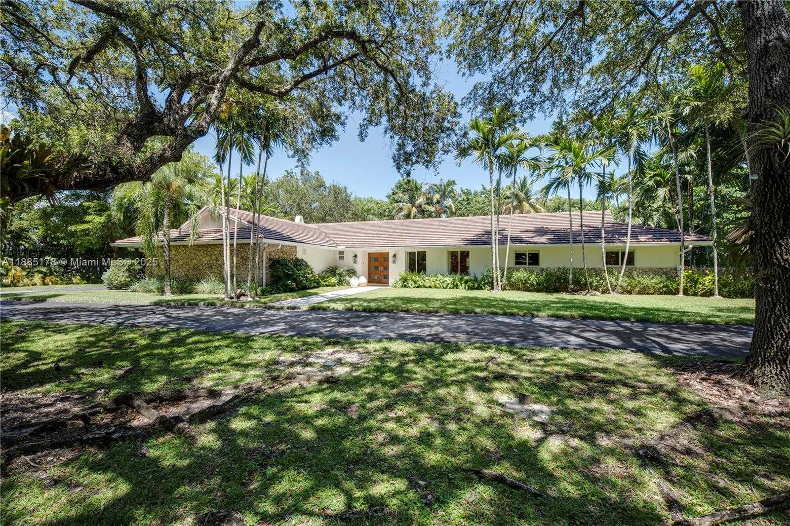 Small Image of 11905 SOUTH WEST 67TH AVE, Pinecrest Number 2
