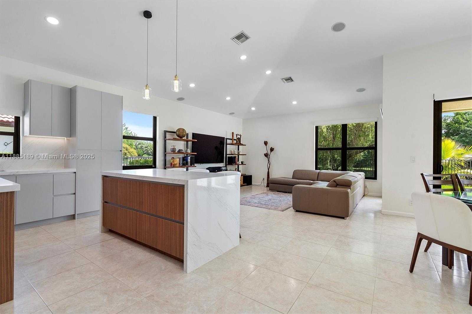Small Image of 430 ALEXANDRA CIR, Weston Number 10