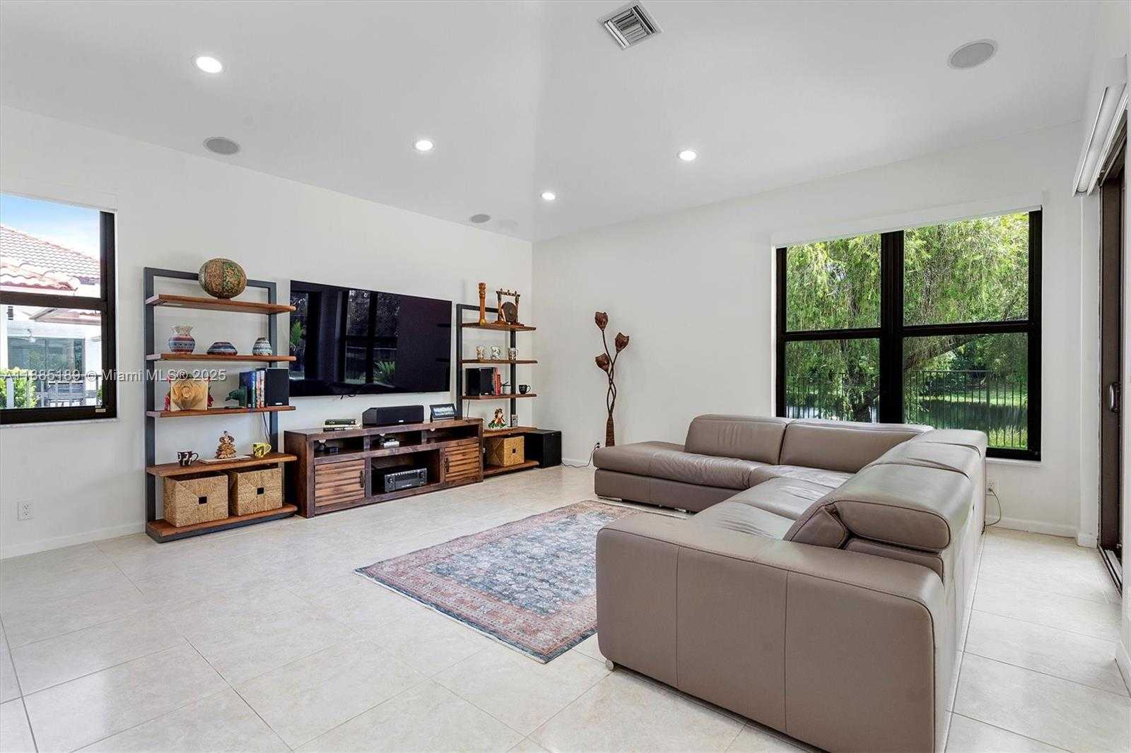 Small Image of 430 ALEXANDRA CIR, Weston Number 12