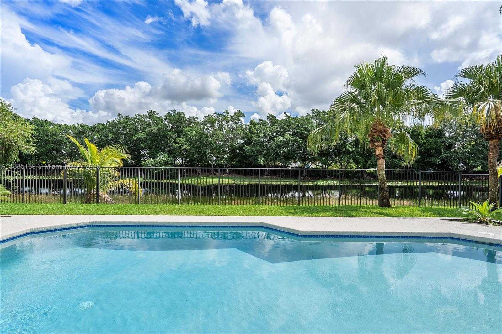 Small Image of 430 ALEXANDRA CIR, Weston Number 26
