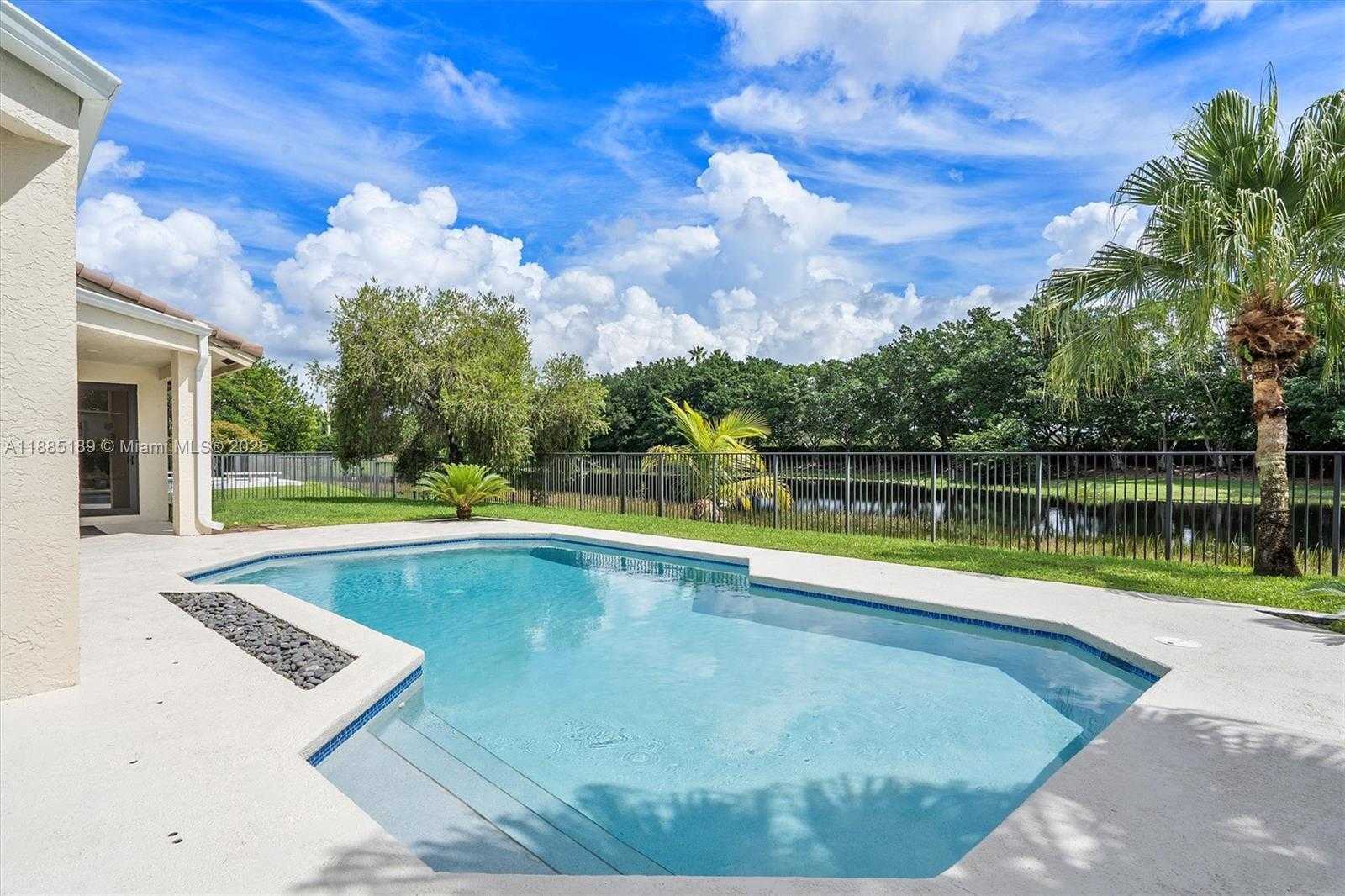 Small Image of 430 ALEXANDRA CIR, Weston Number 30