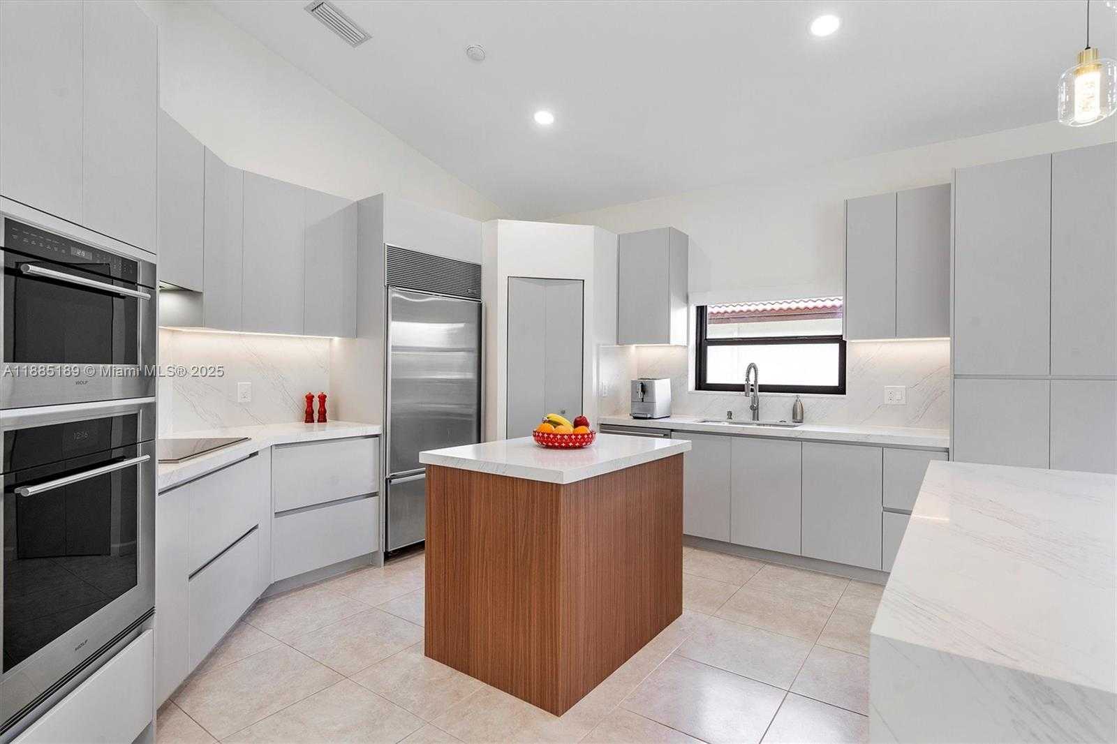 Small Image of 430 ALEXANDRA CIR, Weston Number 6