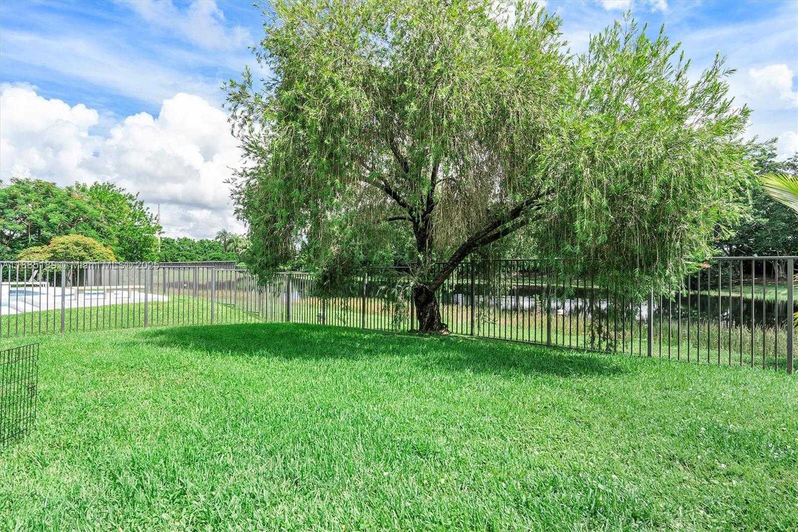 Small Image of 430 ALEXANDRA CIR, Weston Number 65