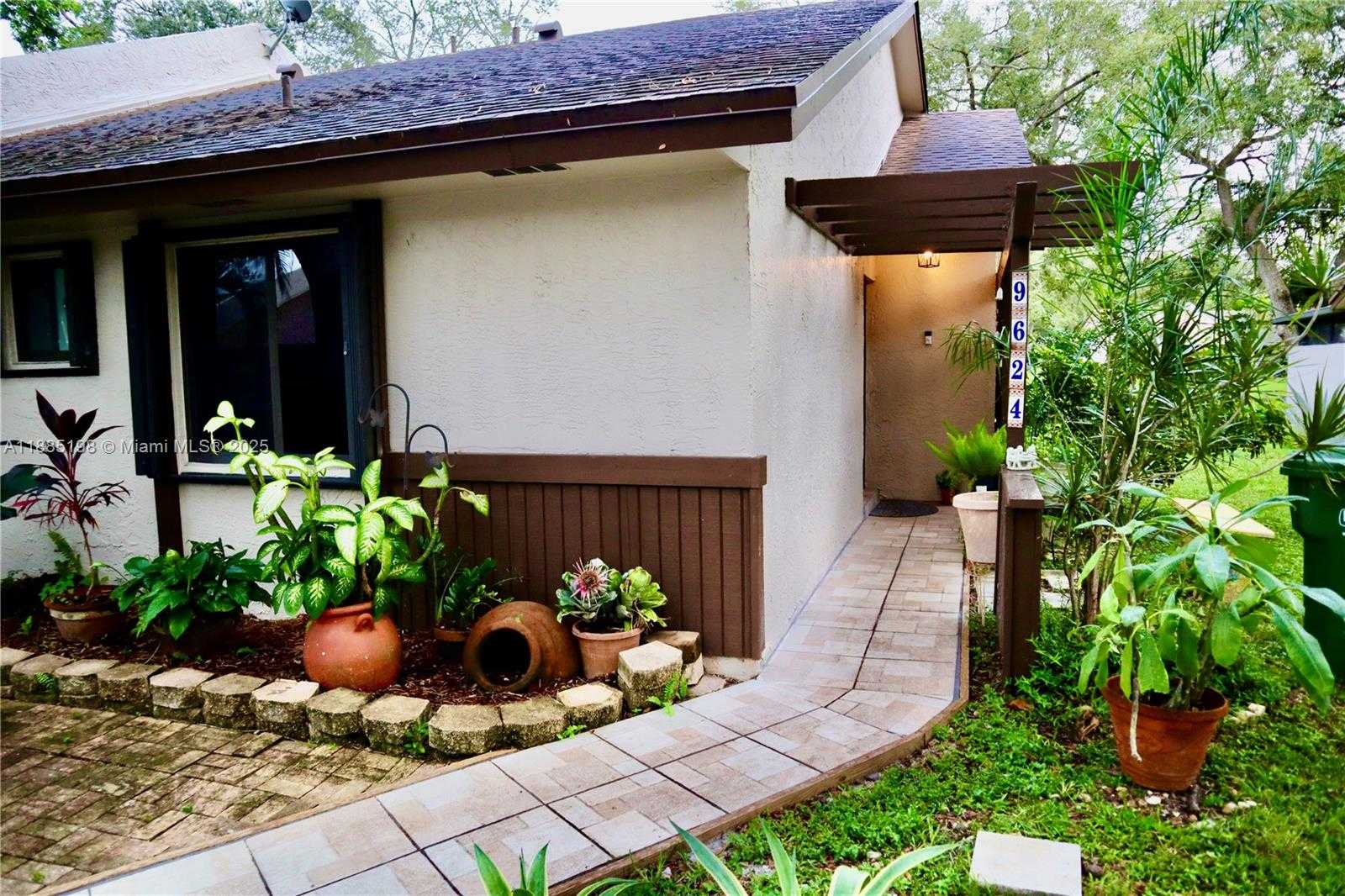 Small Image of 9624 NORTH WEST 16TH CT, Pembroke Pines Number 3