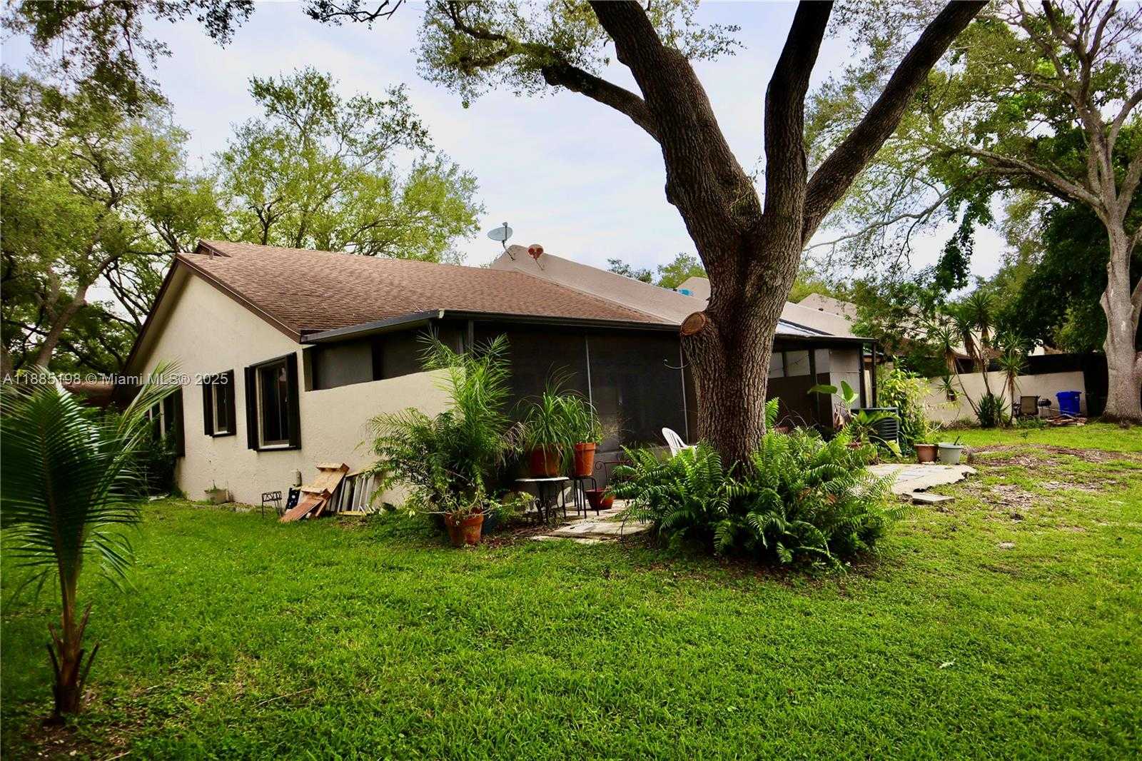 Small Image of 9624 NORTH WEST 16TH CT, Pembroke Pines Number 5