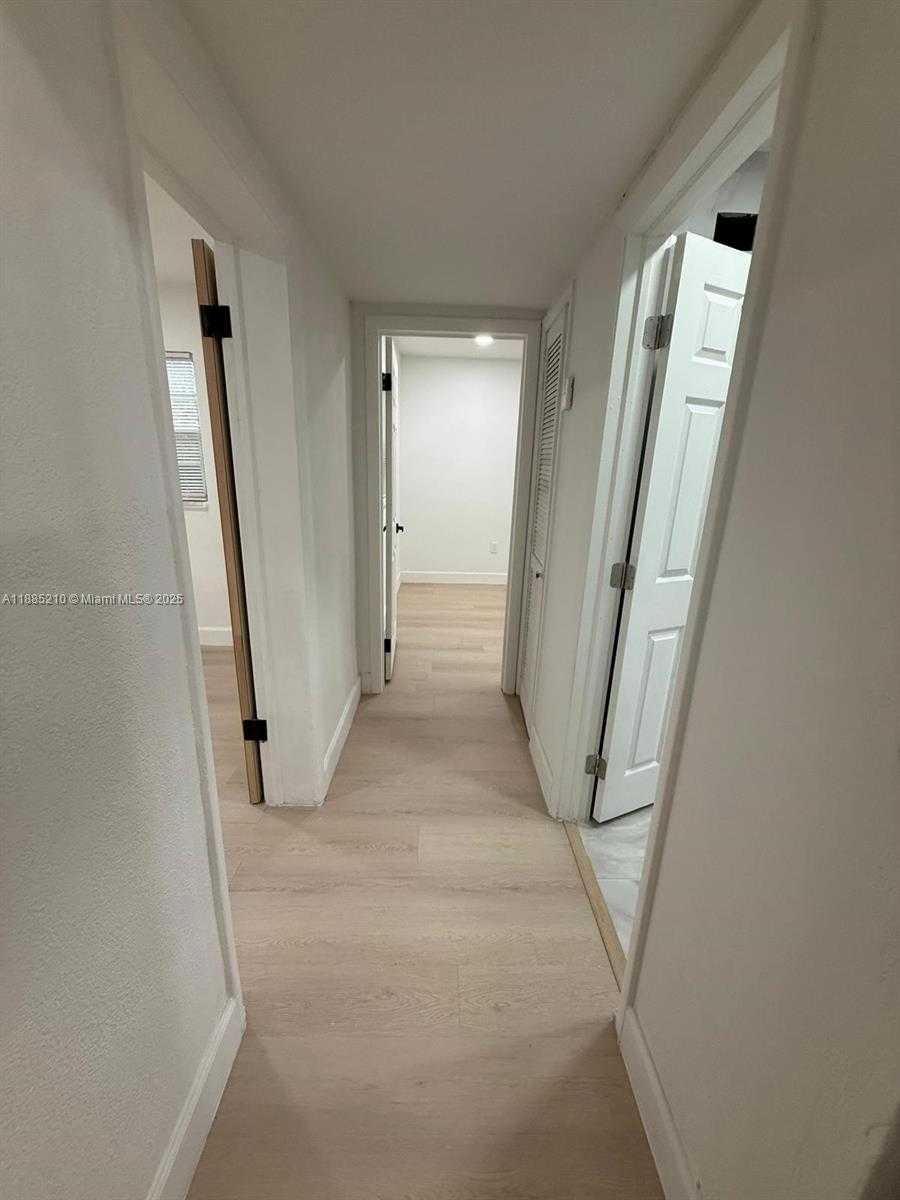 Small Image of Hollywood Number 9