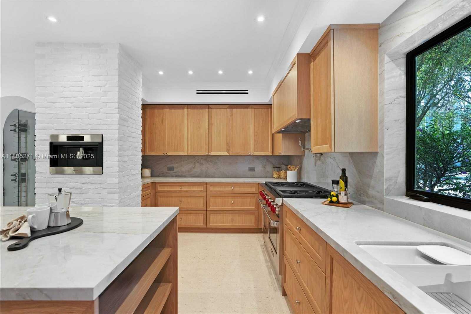 Small Image of 3700 HIBISCUS ST, Miami Number 10