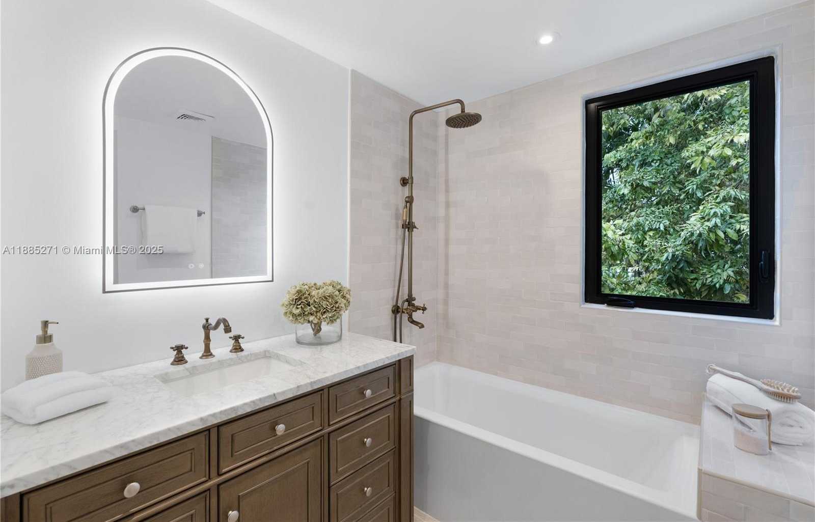 Small Image of 3700 HIBISCUS ST, Miami Number 32