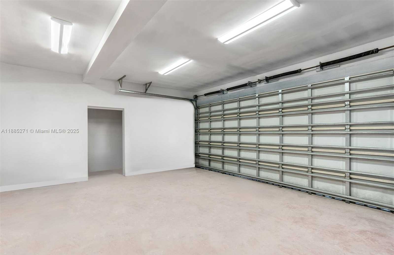 Small Image of 3700 HIBISCUS ST, Miami Number 36