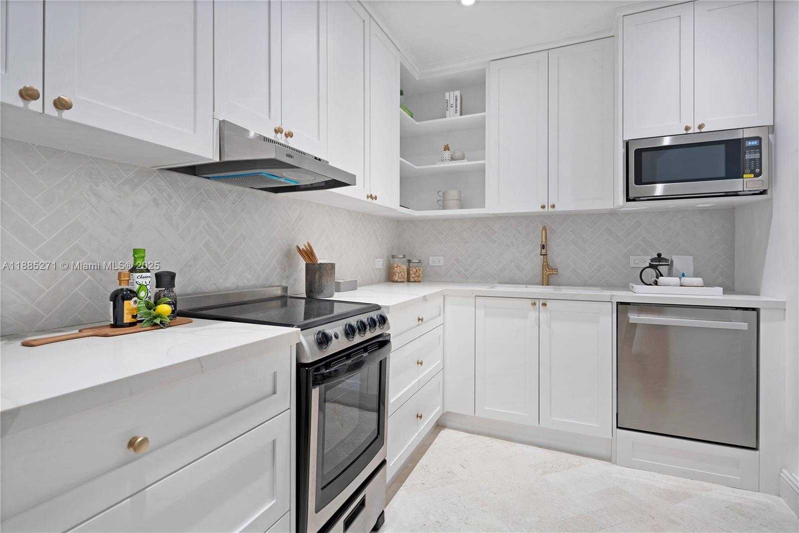 Small Image of 3700 HIBISCUS ST, Miami Number 39
