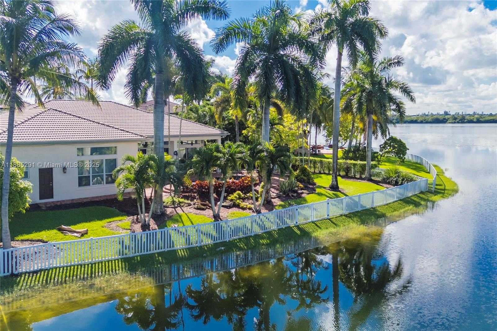Small Image of 4166 SOUTH WEST 190TH AVE, Miramar Number 3