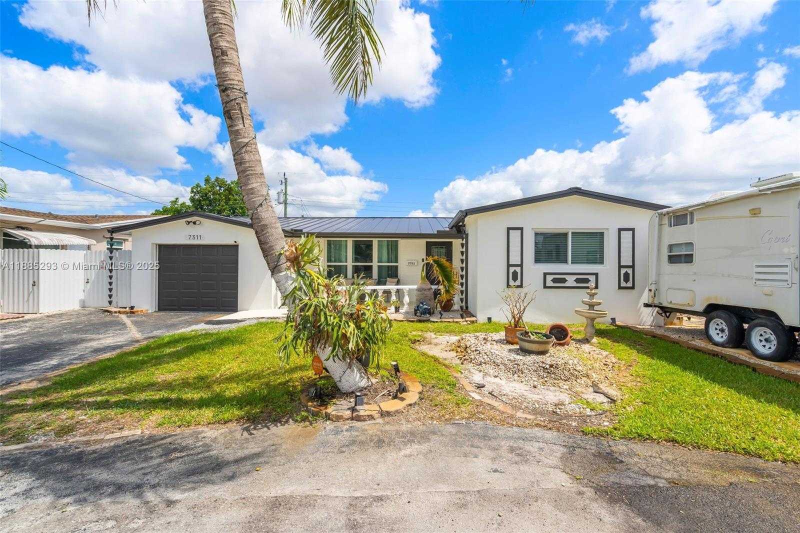 Small Image of 7311 BILTMORE BLVD, Miramar Number 3