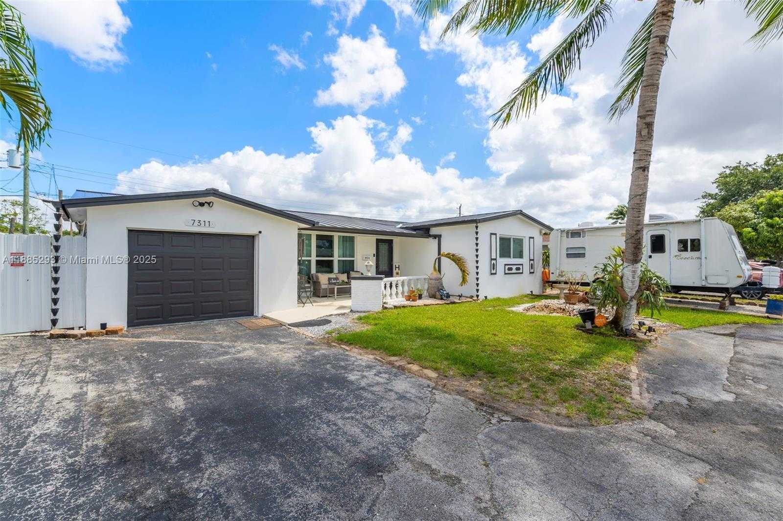 Small Image of 7311 BILTMORE BLVD, Miramar Number 4