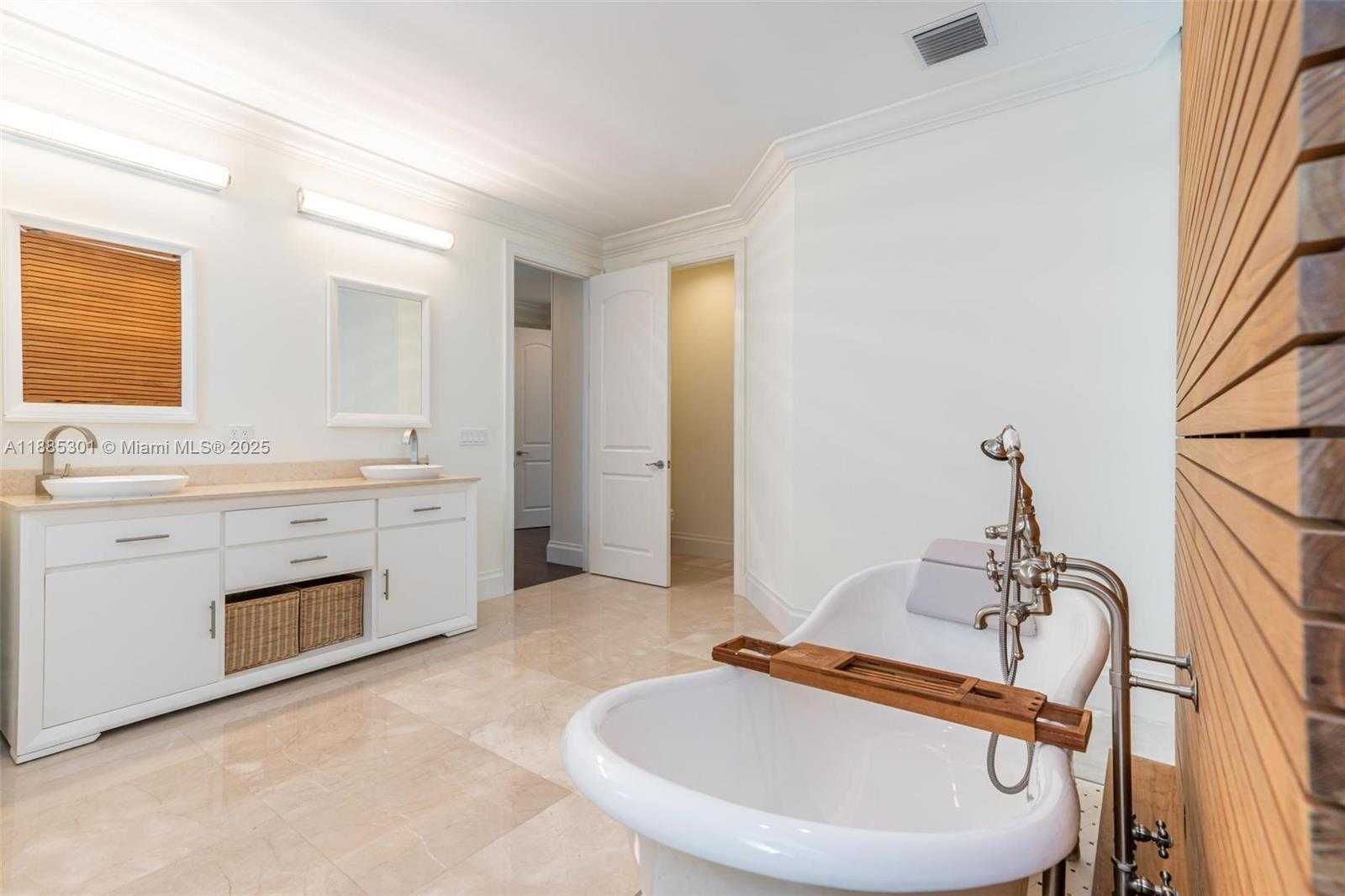 Small Image of 2381 NORTH EAST 24TH ST, Lighthouse Point Number 13