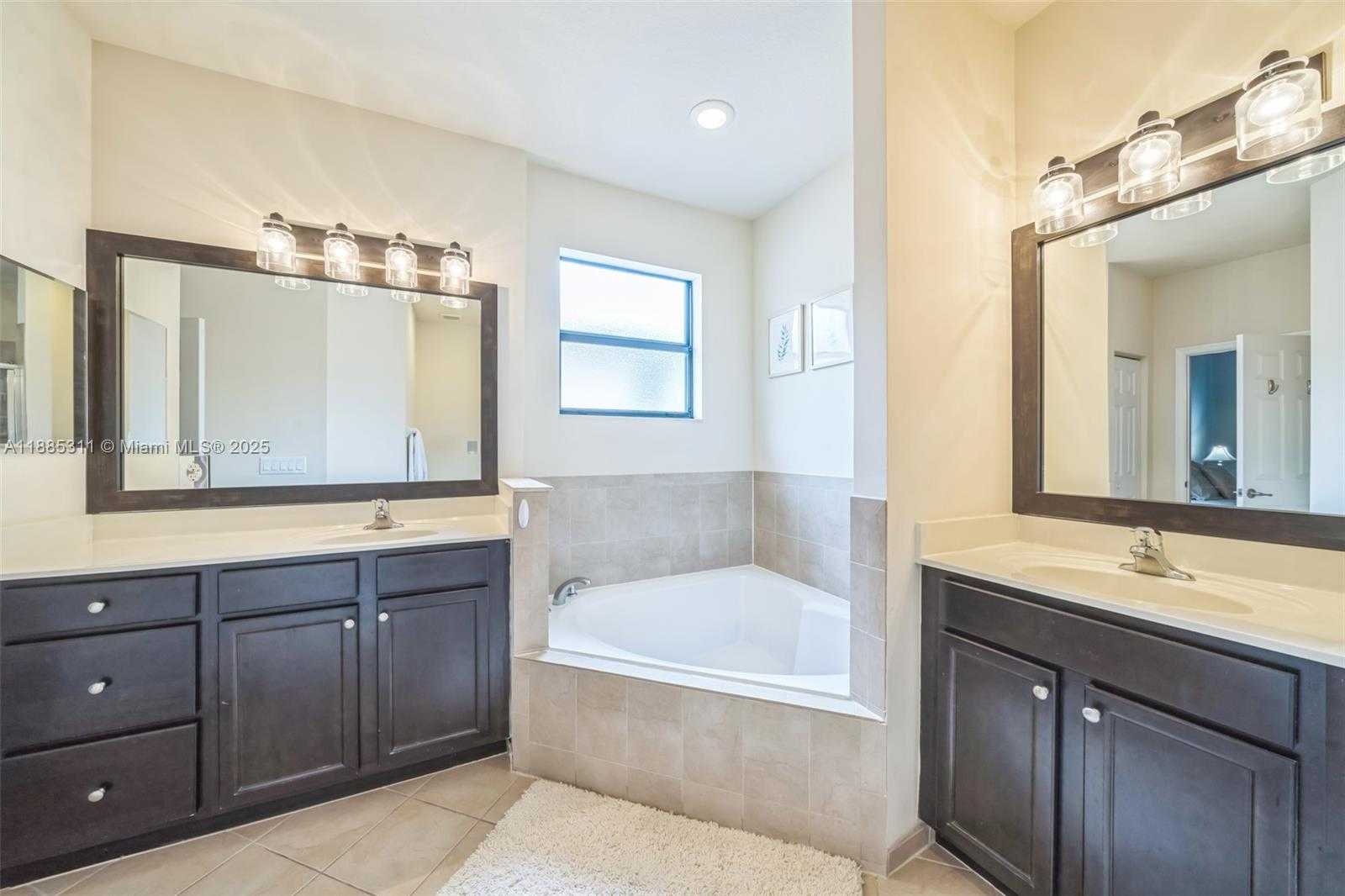 Small Image of 627 SOUTH EAST 34TH AVE, Homestead Number 12
