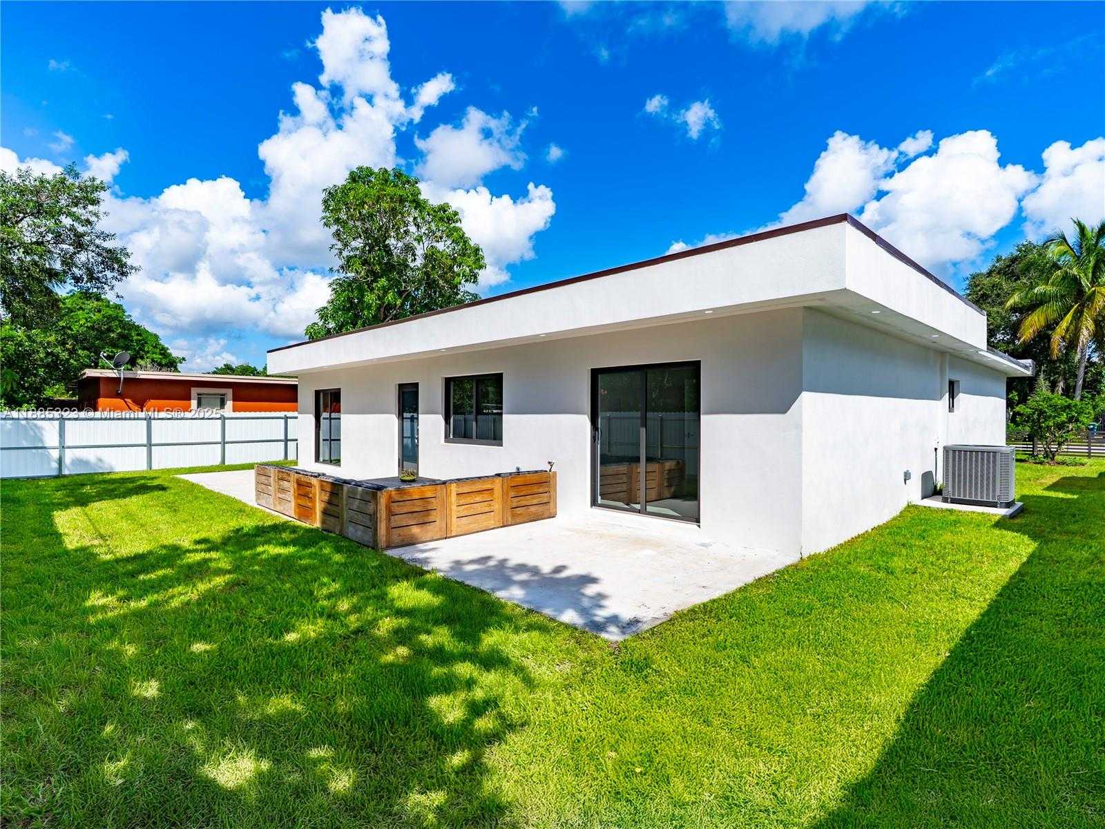 Small Image of 550 NORTH WEST 143RD ST, North Miami Number 18