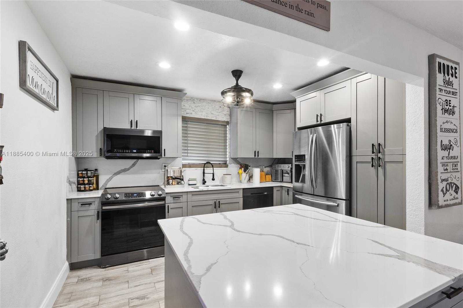 Small Image of 3510 SOUTH WEST 87TH AVE, Miami Number 2