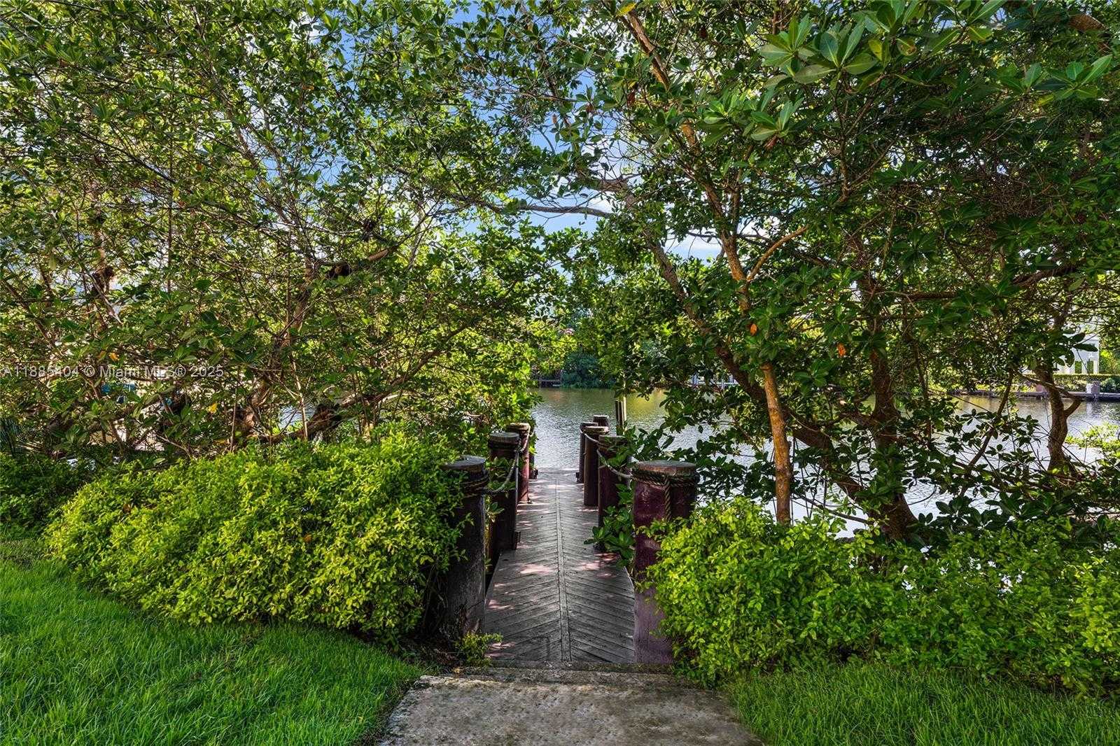 Small Image of 231 COSTANERA RD, Coral Gables Number 13