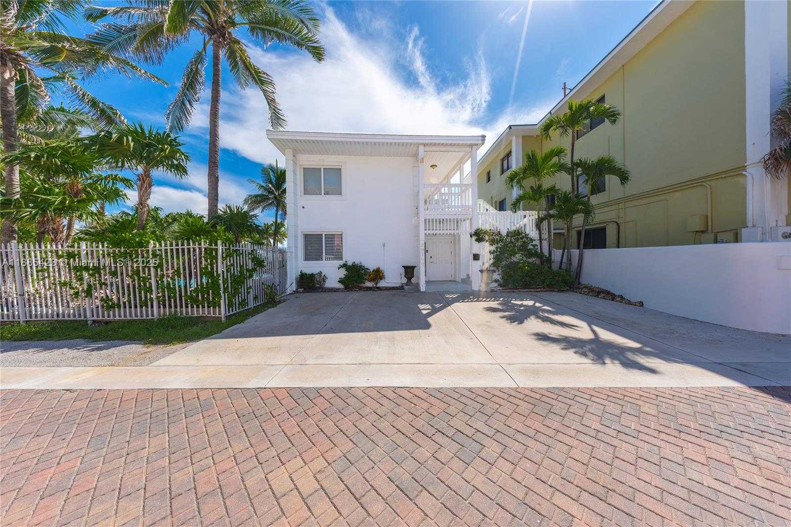 Small Image of 2910 NORTH SURF RD, Hollywood Number 8