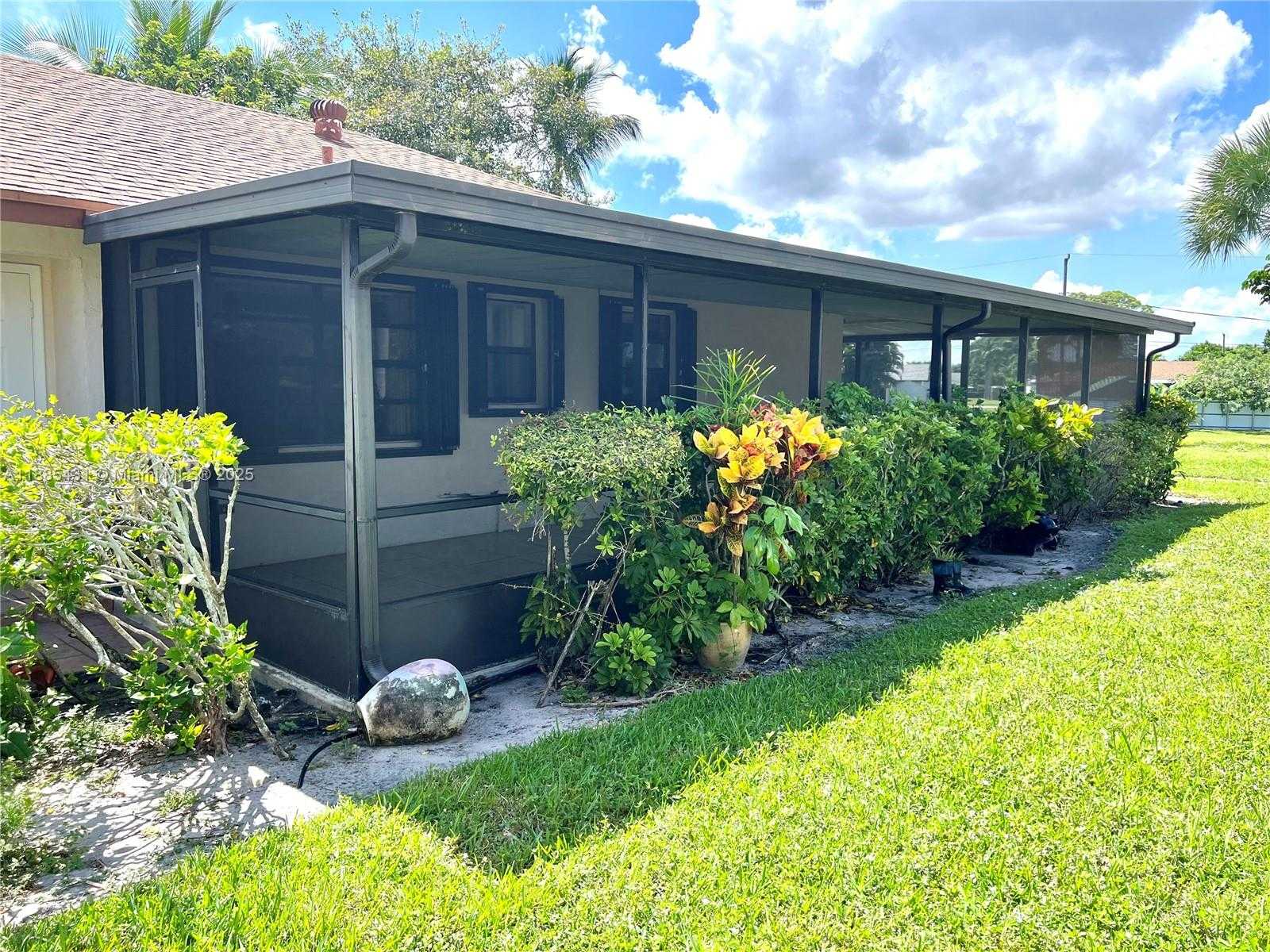 Small Image of 5445 MENDOZA ST, West Palm Beach Number 2