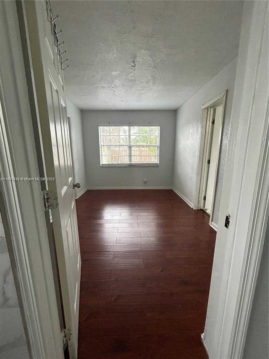 Small Image of 6241 FLETCHER ST, Hollywood Number 13