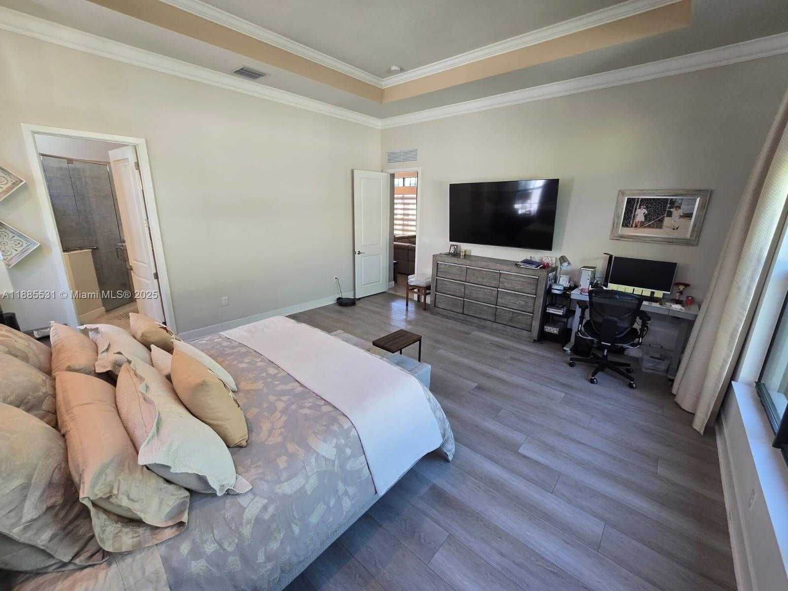 Small Image of 7959 LIBERTY WAY, Parkland Number 54