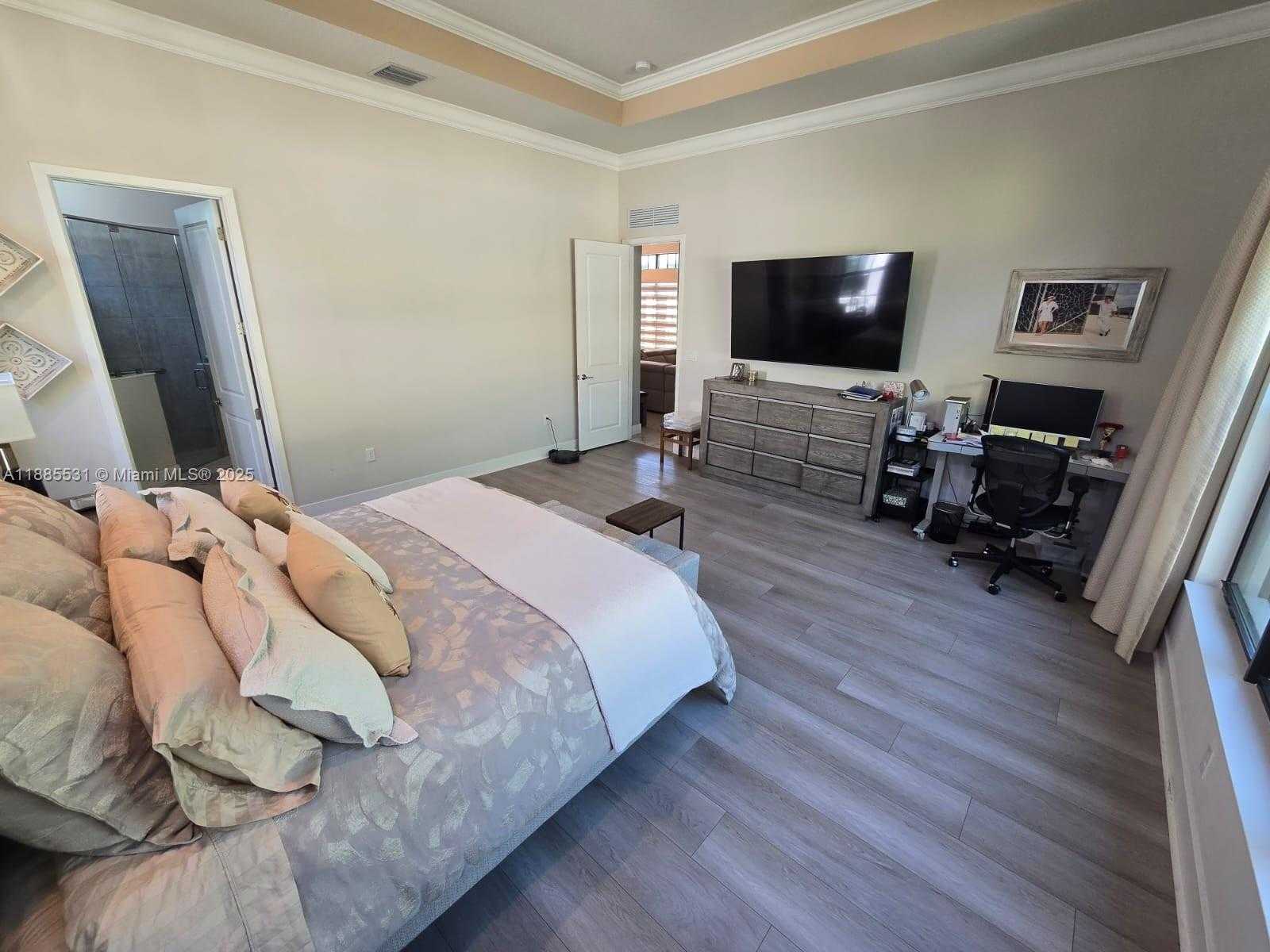 Small Image of 7959 LIBERTY WAY, Parkland Number 58