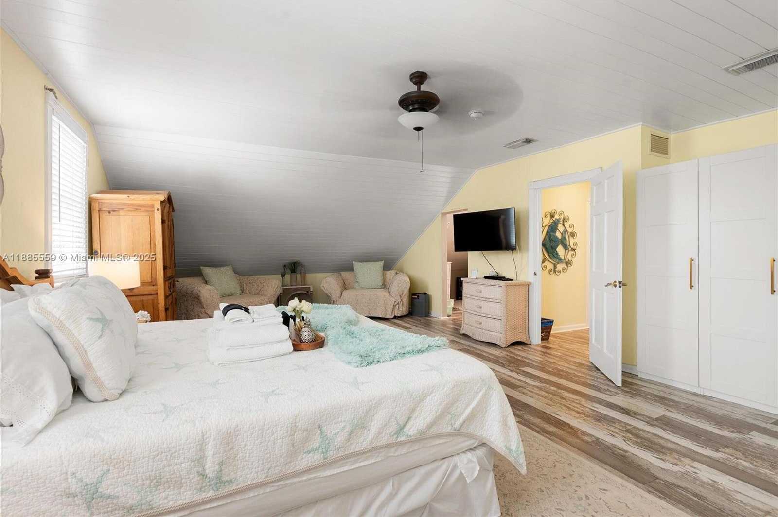 Small Image of Islamorada Number 37