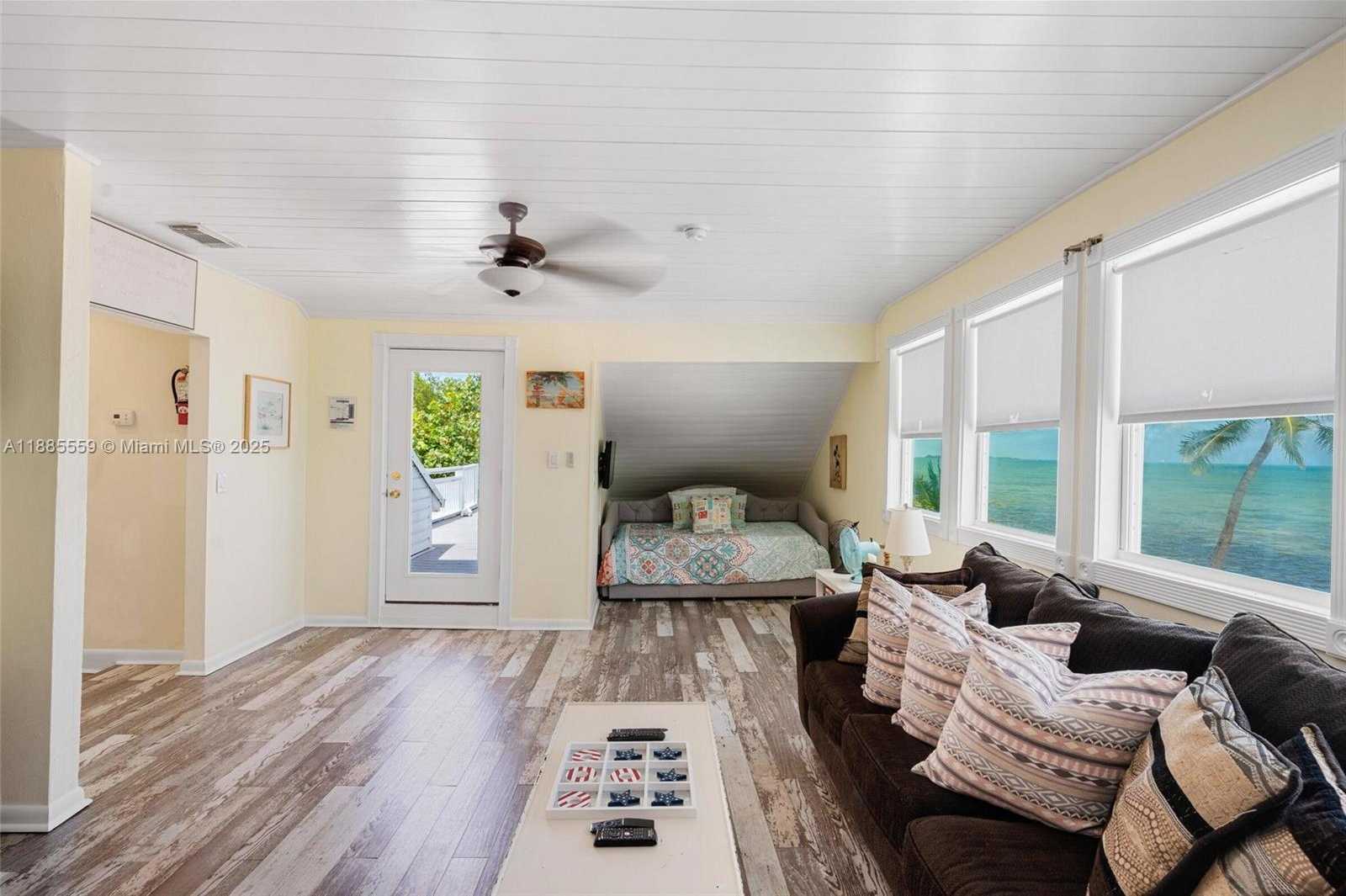 Small Image of Islamorada Number 44