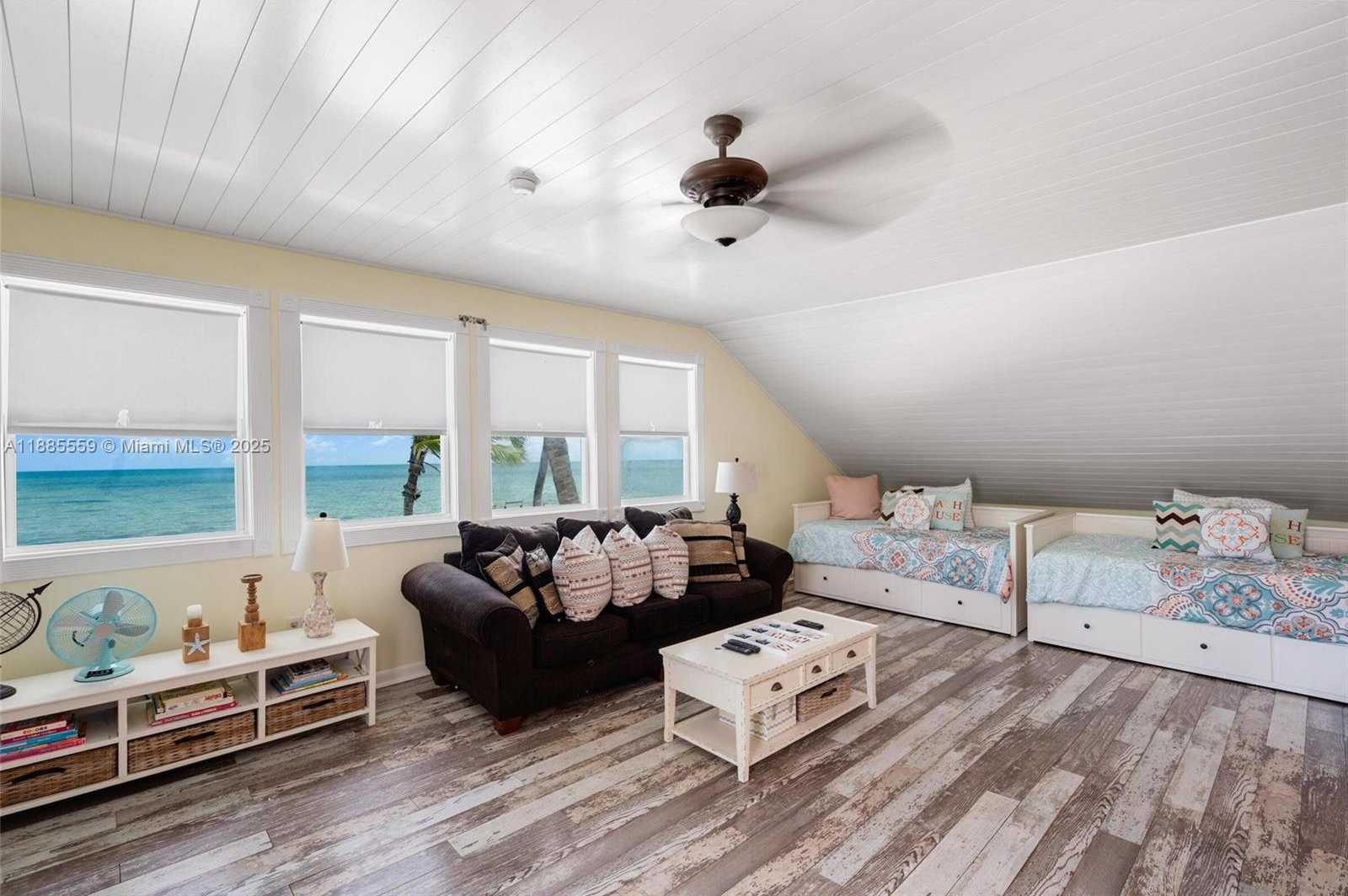 Small Image of Islamorada Number 45