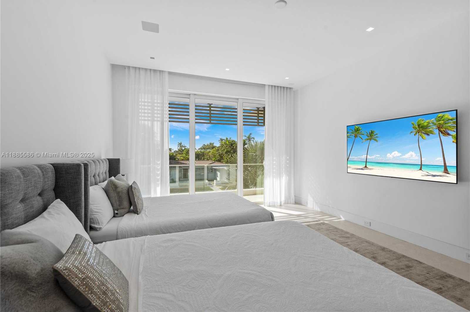 Small Image of 1261 99TH ST, Bay Harbor Islands Number 34